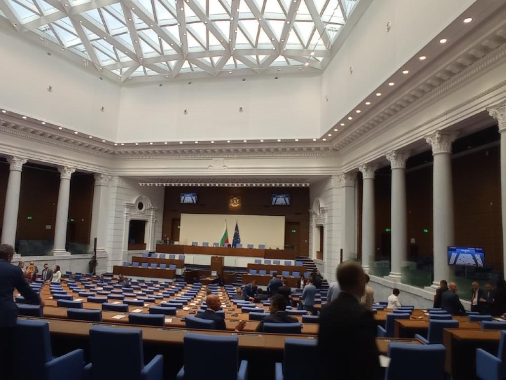 Народното събрание обсъжда проекторешение за създаване на временна комисия за