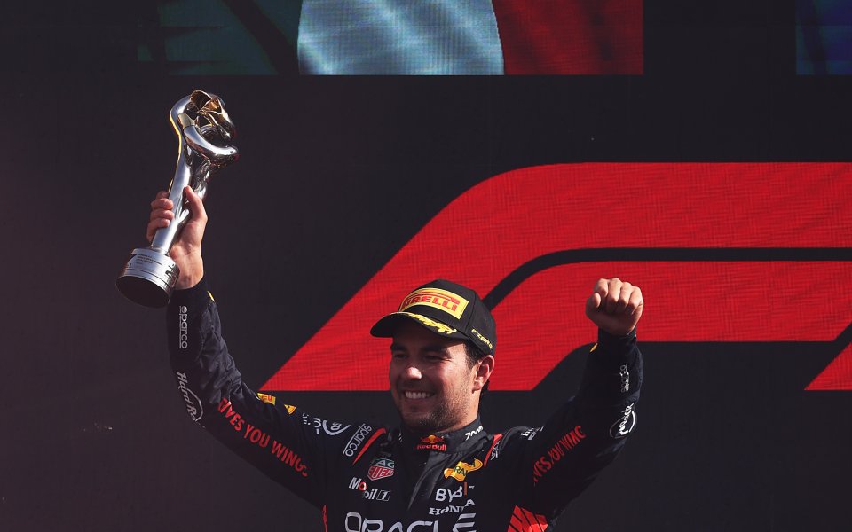 Пилотът на Ред Бул - Серхио Перес се справи с