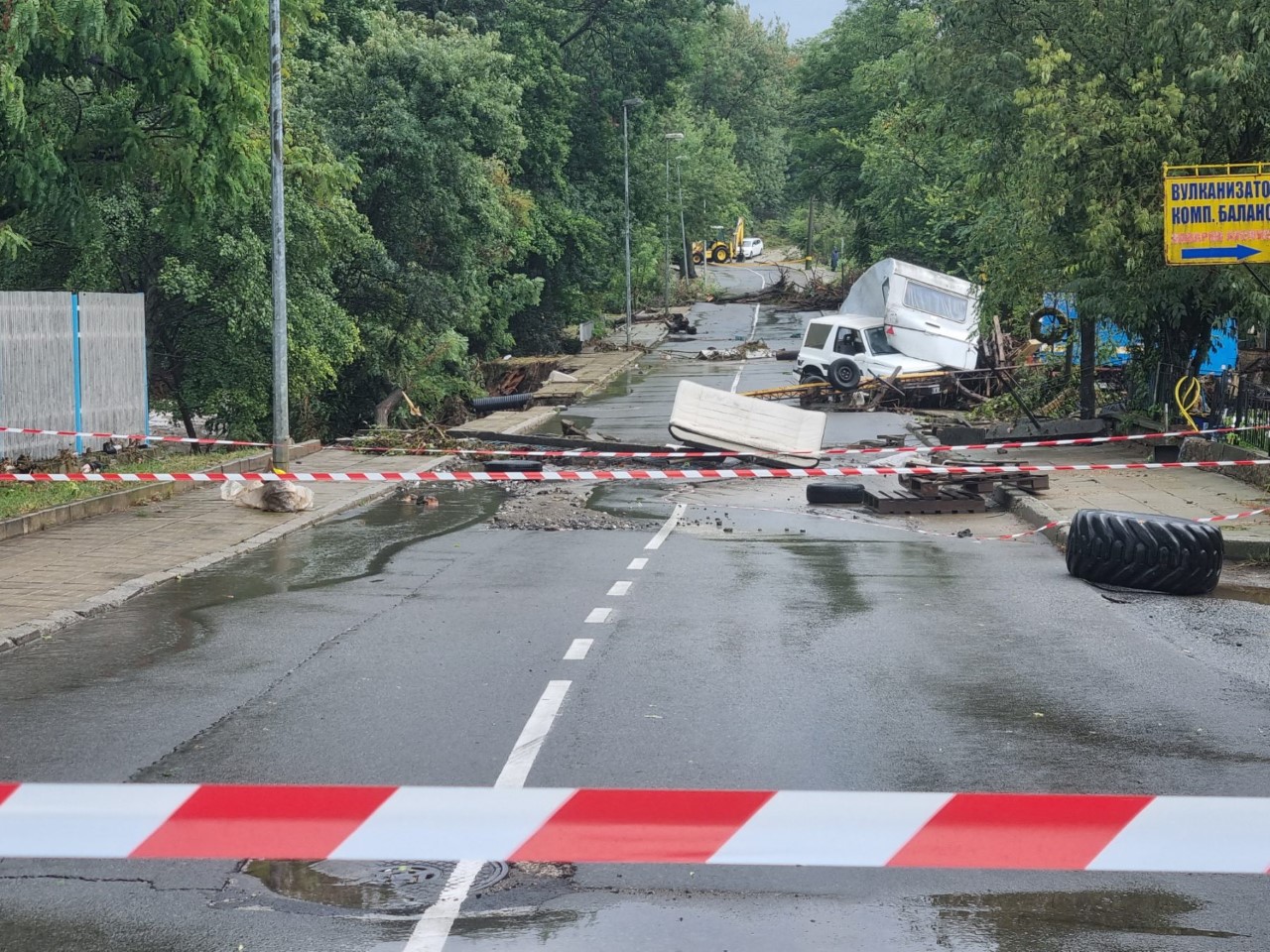 <p>Във вторник масивни наводнения евакуираха населението в Царево</p>