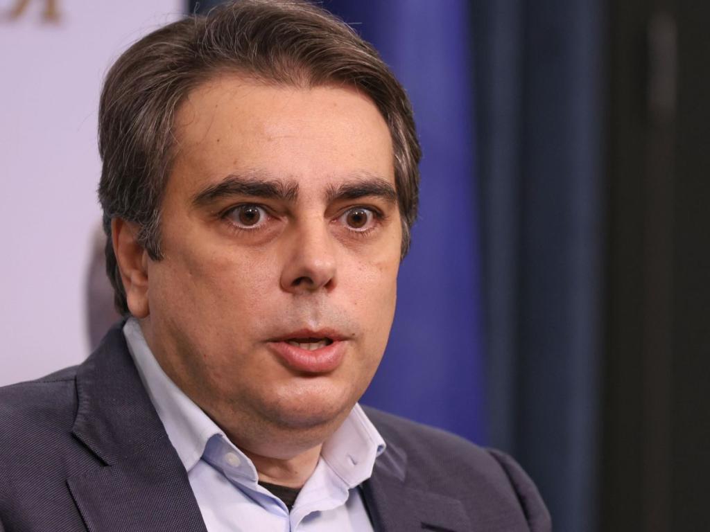 Верижна участието на автомобила на финансовия министър в оставка Асен