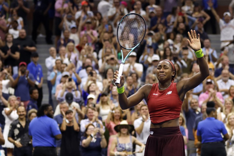 Награждаване на Кори Гоф като шампионка на US Open1