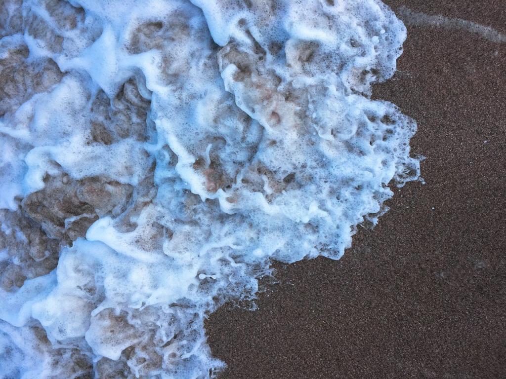 Пяната с дълготрайни мехурчета се образува лесно в солената морска