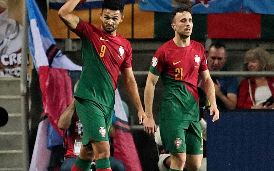 Португалия и Люксембург играят при резултат 4:0 в мач от шестия
