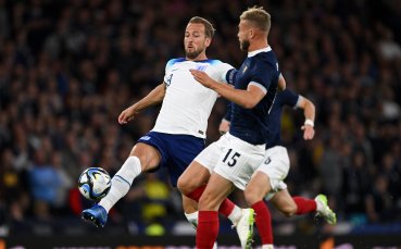 Шотландия и Англия играят при резултат 0 2 в приятелски мач който