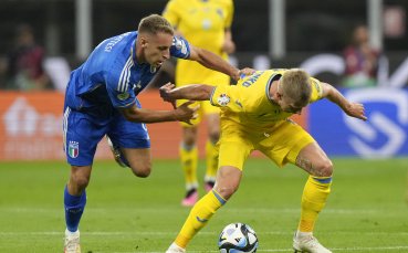 Националните отбори на Италия и Украйна играя при резултат 2