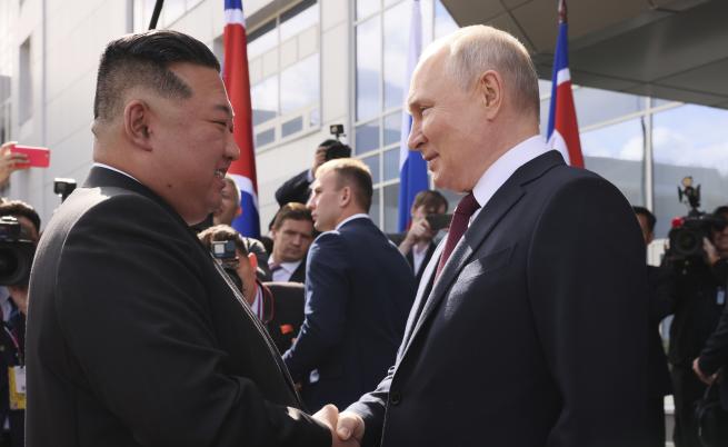 С червен килим посрещнаха Ким Чен-ун в руския Комсомолск на Амур