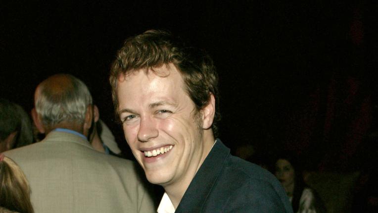  Синът на кралица Камила - Том Паркър Боулс 