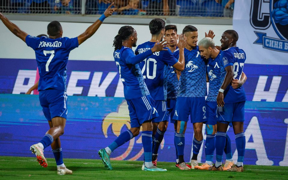 Отборите на Левски и Пирин играят при резултат 2:0 в