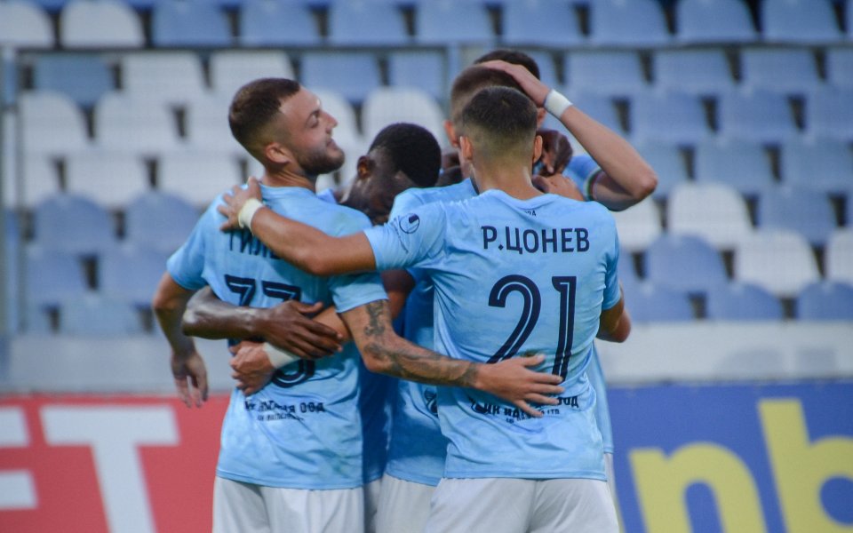 Отборите на Арда и Хебър откриват днешната програма от десетия