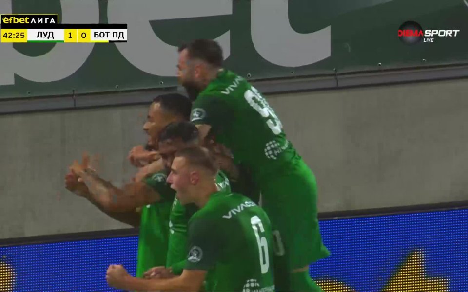 В 43-ата минута на мача домакините все пак откриха резултата