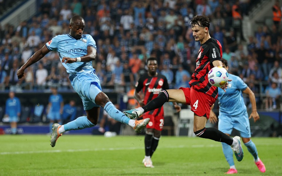 Бохум и Айнтрахт Франкфурт завършиха наравно 1:1 в мач от