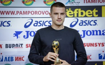Крилото на Левски Марин Петков получи наградата за Футболист