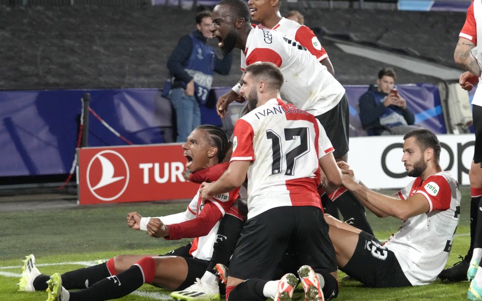 Отборът на Фейенорд победи Селтик с 2:0 в първия мач