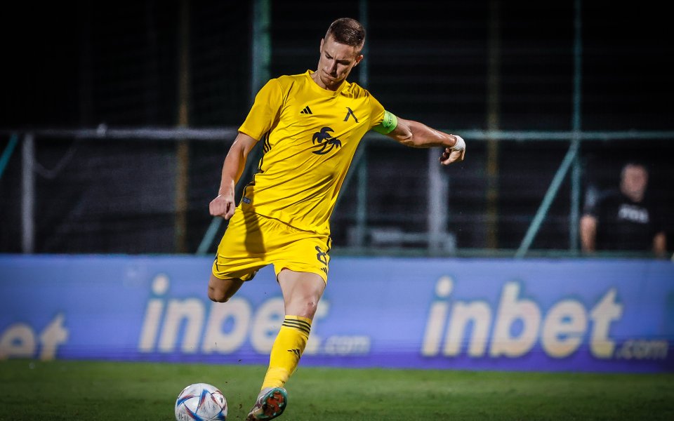 Левски на 90% ще задържи с нов договор халфа Андриан