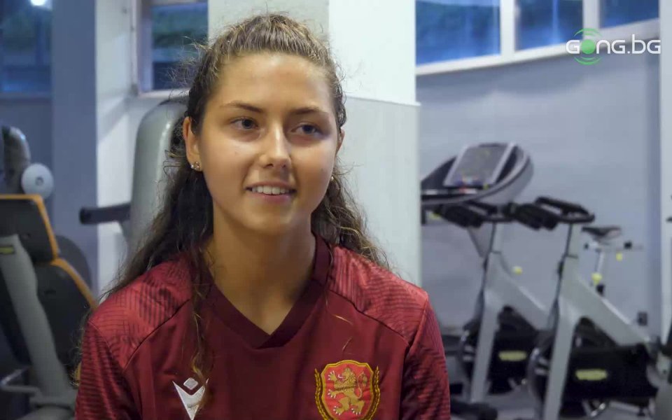 Тя е една от най-талантливите български футболистки. Въпреки, че е