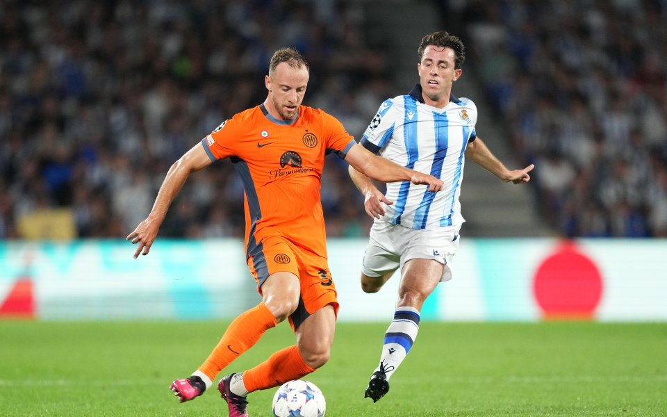 Защитникът на Интер Карлос Аугусто е отхвърлил няколко предложения да