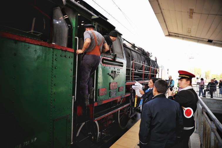 Ретро влак между София и Мездра за Деня на независимостта
