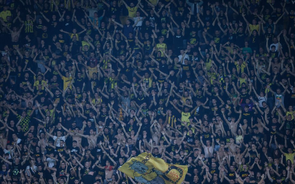 Ботев Пловдив бе наказан с един мач без публика и