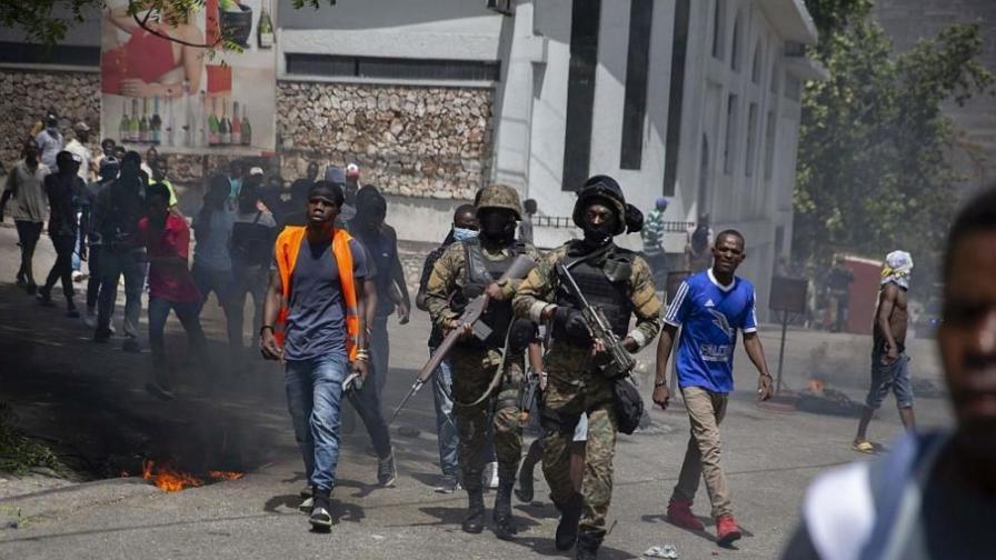 <p>Хаити поиска спешно изпращане на международни сили в страната</p>