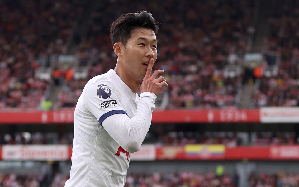 Арсенал и Тотнъм играят при резултат 2:2 на Емирейтс в мач