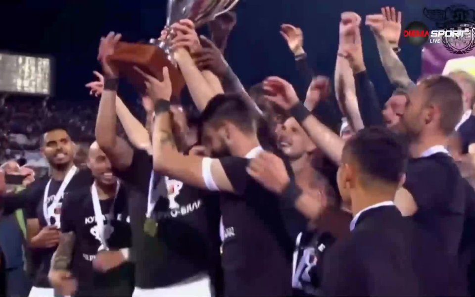 Преди двубоя между Берое и ЦСКА 1948, който дава старт