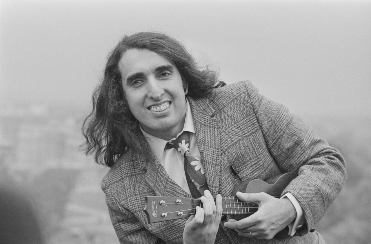 <p><strong>Tiny Tim</strong></p>

<p>Певецът на хита на ужасите &quot;Tiptoe Through the Tulips&quot; има трагична съдба. Той припада по време на благотворително представяне на песента и умира няколко часа след това.</p>

<p>&nbsp;</p>