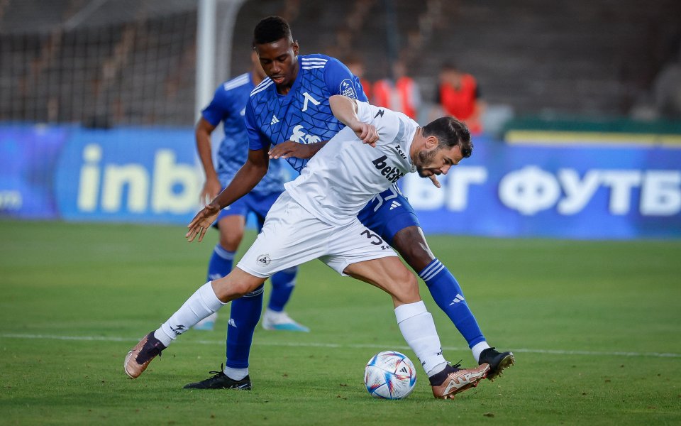 Отборите на Славия и Левски играят при резултат 0:0 в