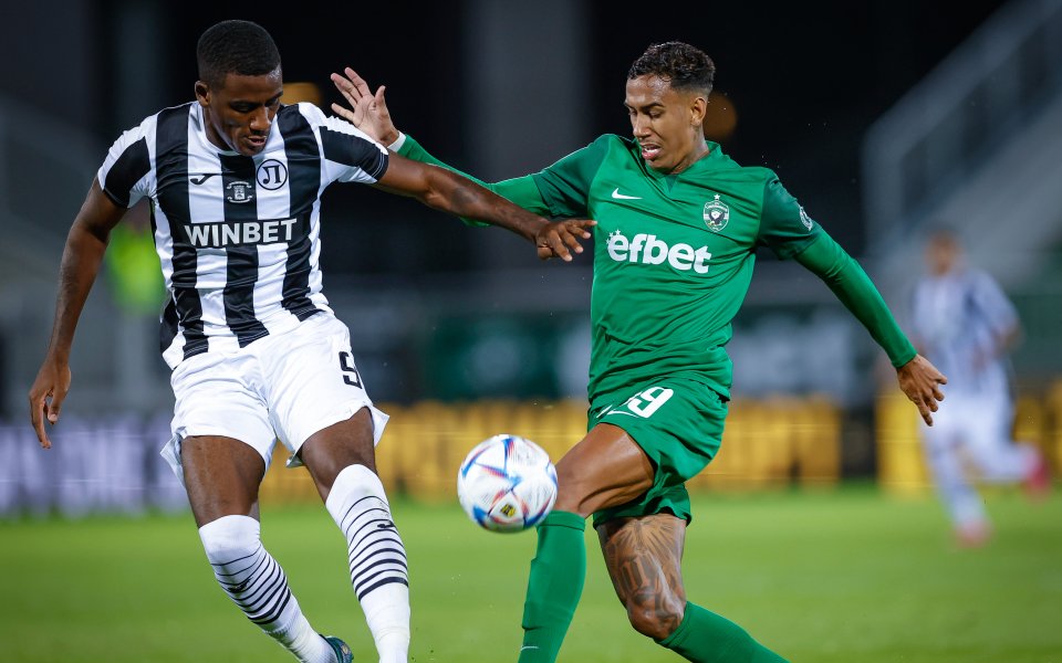 Шампионът Лудогорец приема лидера Локомотив Пловдив в мач от 11-ия