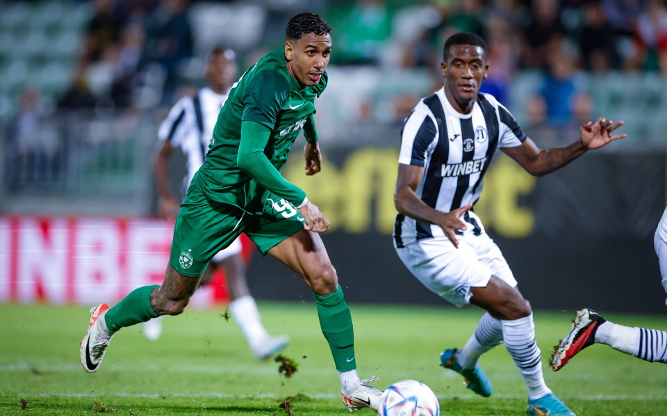 Шампионът Лудогорец приема лидера Локомотив Пловдив в мач от 11-ия