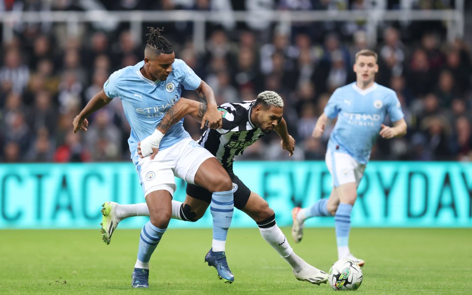 Нюкасъл и Манчестър Сити играят при резултат 1:0 в един от