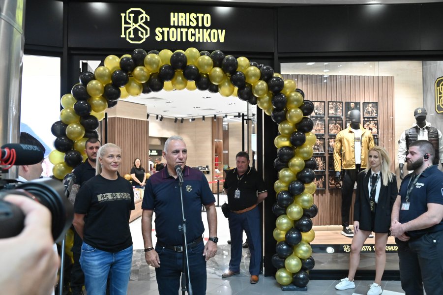 Христо Стоичков откри свой магазин в Пловдив1