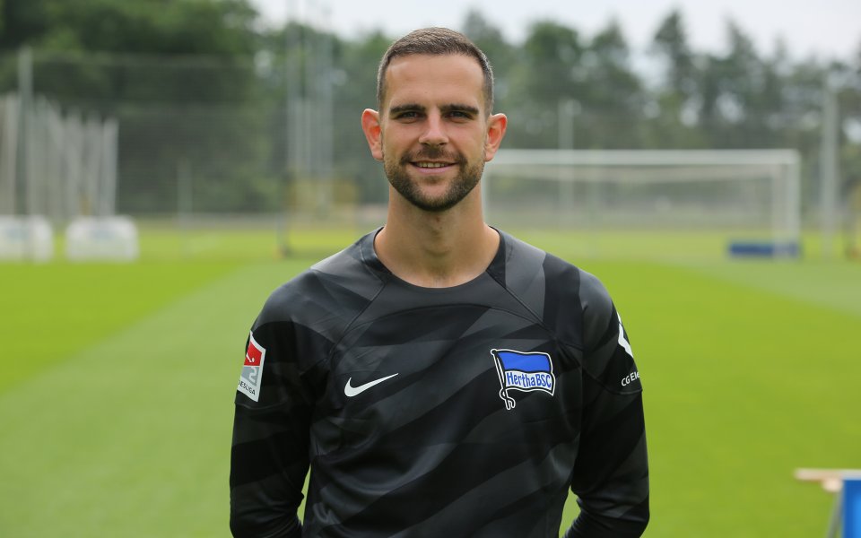 Вратарят на Херта Берлин Мариус Герсбек беше глобен с 40