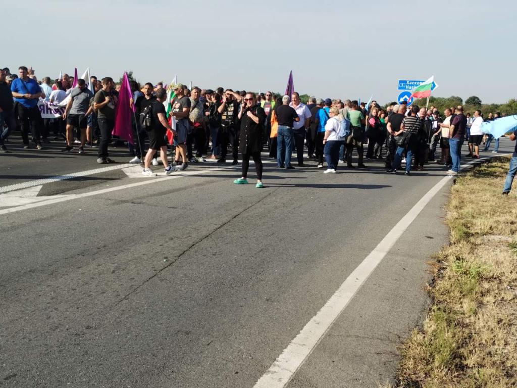 Четвърти ден  продължават блокадите на основни пътища в Старозагорско от