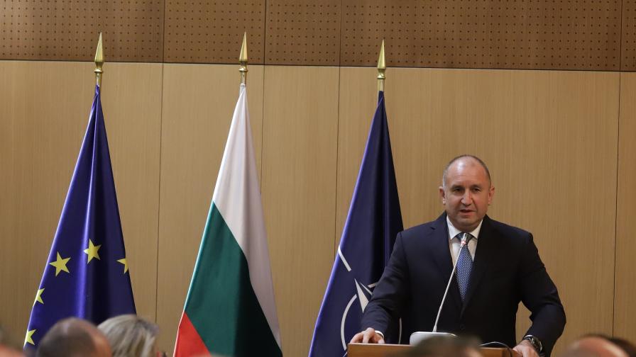 <p>Радев: Основен приоритет на България остават Шенген и ОИСР&nbsp;</p>