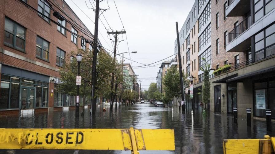 Извънредно положение: Ню Йорк е под вода (СНИМКИ/ВИДЕО)