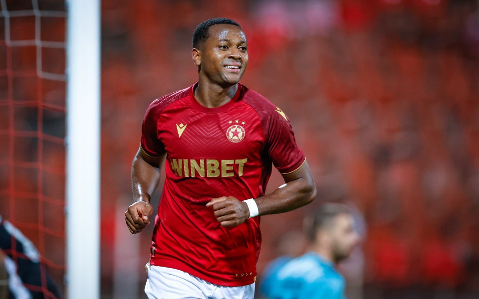 Еквадорският нападател на ЦСКА - Майкъл Естрада, е в центъра