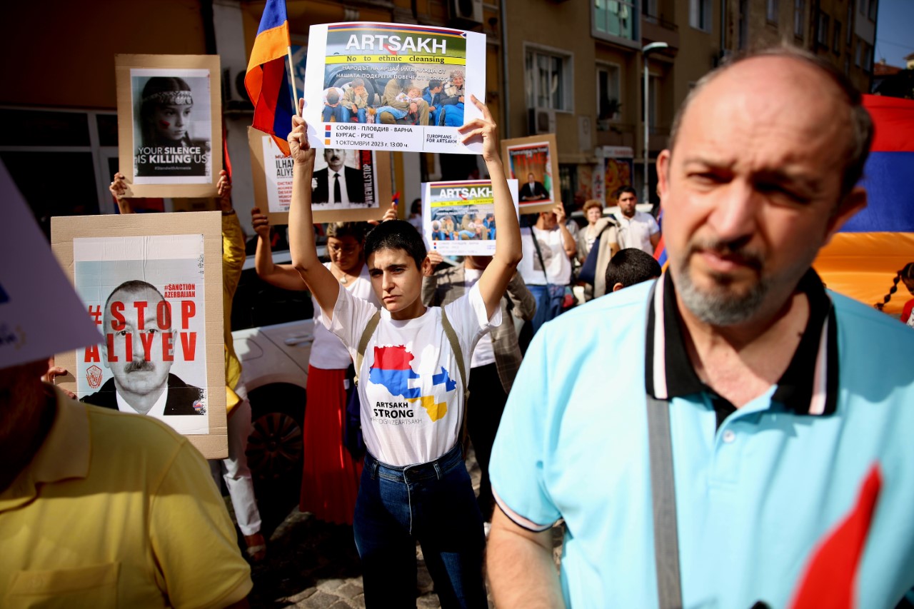 <p>Представители на арменската общност се събраха на протест в подкрепа на арменците от Нагорни Карабах пред сградата на Европейската комисия в София.</p>