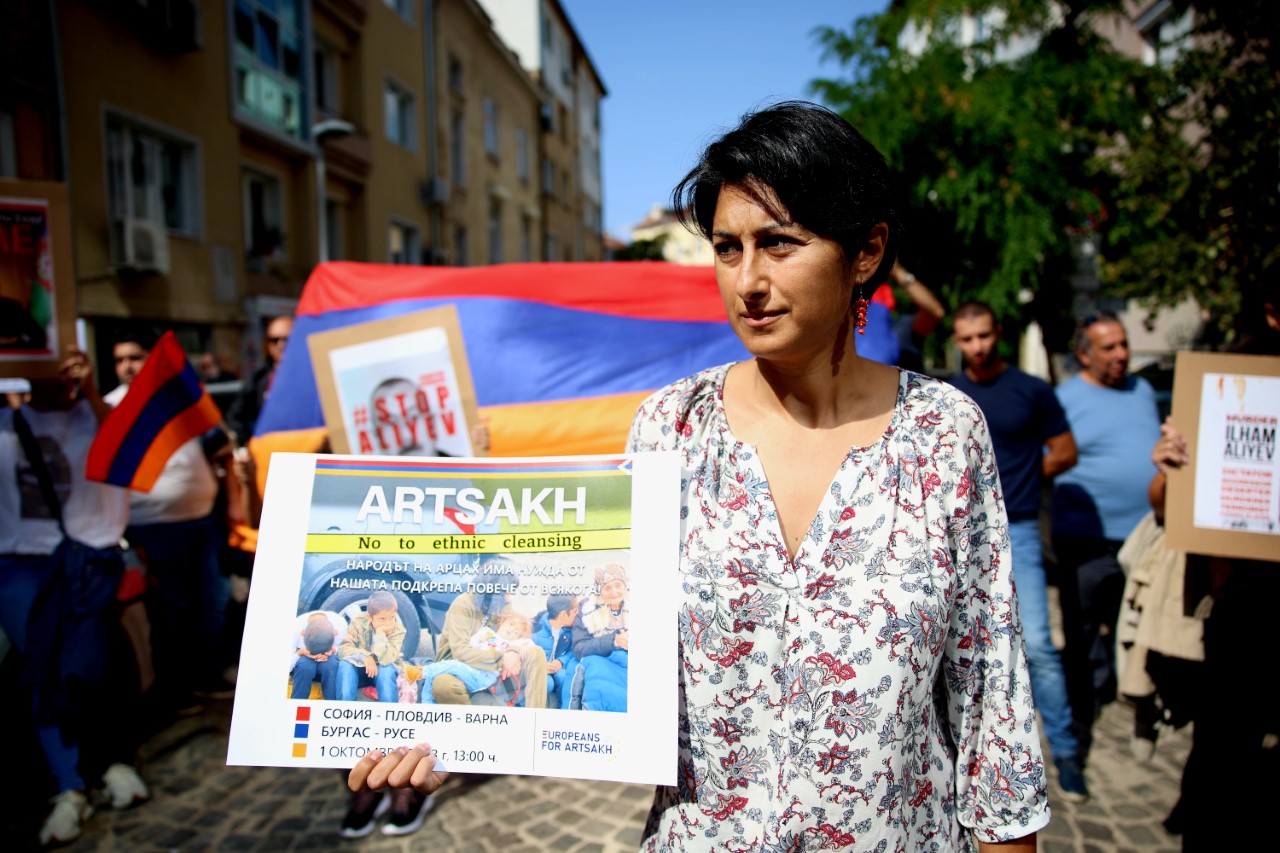 <p>Представители на арменската общност се събраха на протест в подкрепа на арменците от Нагорни Карабах пред сградата на Европейската комисия в София.</p>