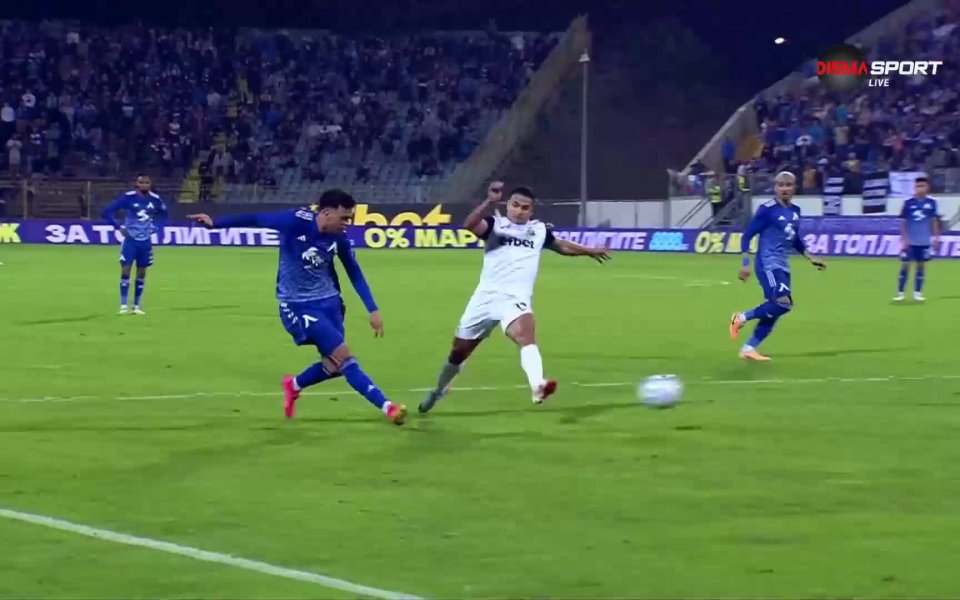 В 59-а минута Лудогорец имаше огромен късмет, след като Левски