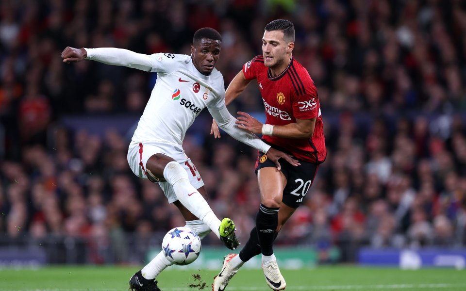 Манчестър Юнайтед и Галатасарай играят при резултат 1:1 в мач от груповата фаза