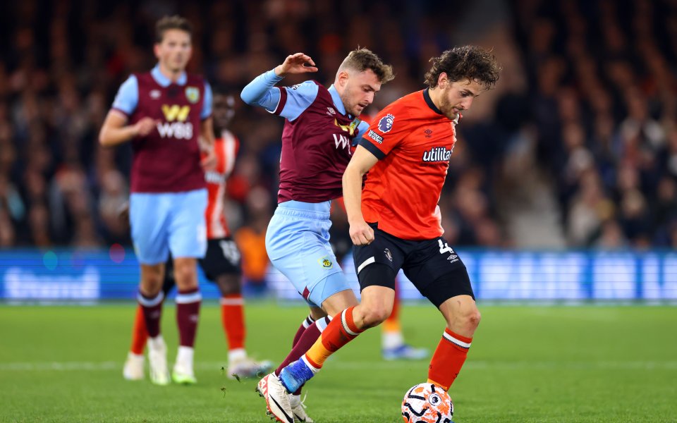 Бърнли победи Лутън с 2:1 като гост и спечели първа