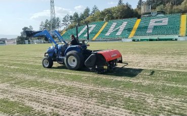 Започна обновяването на тревната настилка на стадиона на Пирин Благоевград