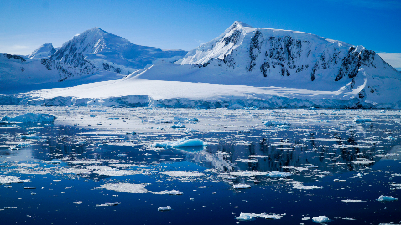 <p><strong>Остров Измама, Антарктида</strong></p>

<p>Този мистериозен остров във формата на подкова в Антарктида е съставен от хиляди квадратни метри ледени пустини и сняг.</p>