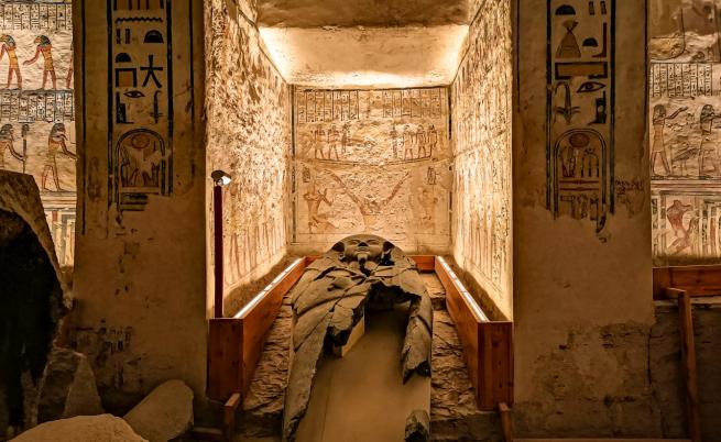 Чешки археолози откриха отдавна изгубена египетска гробница с мумия на 4400 години