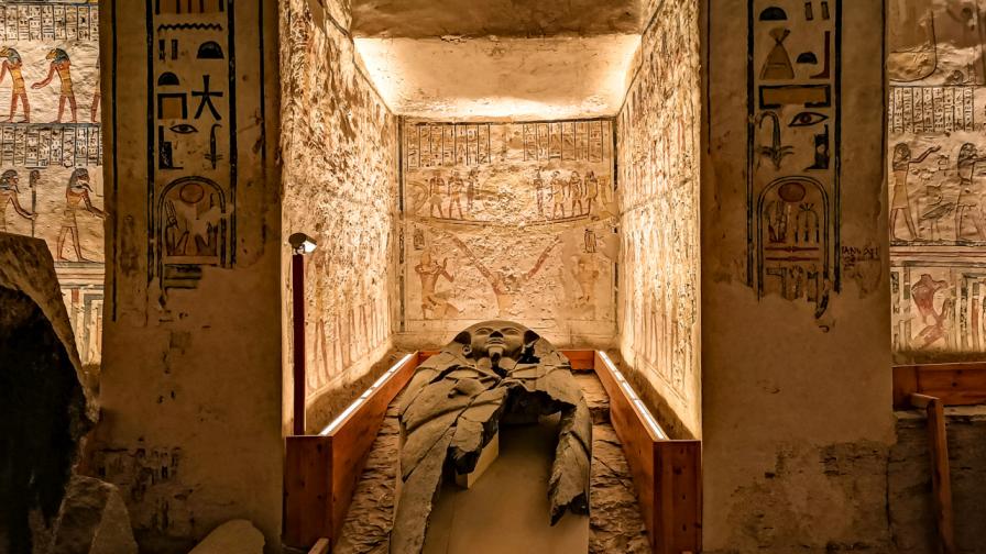 Чешки археолози откриха отдавна изгубена египетска гробница с мумия на 4400 години