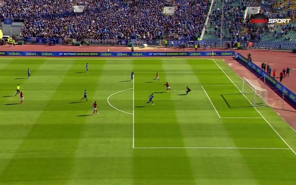В 17-ата минута ЦСКА успя да стигне до първо попадение в