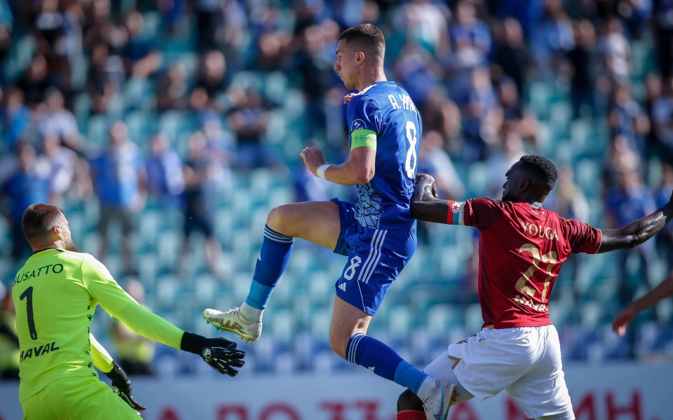 Капитанът на Левски Андриан Краев говори пред медиите след равенството