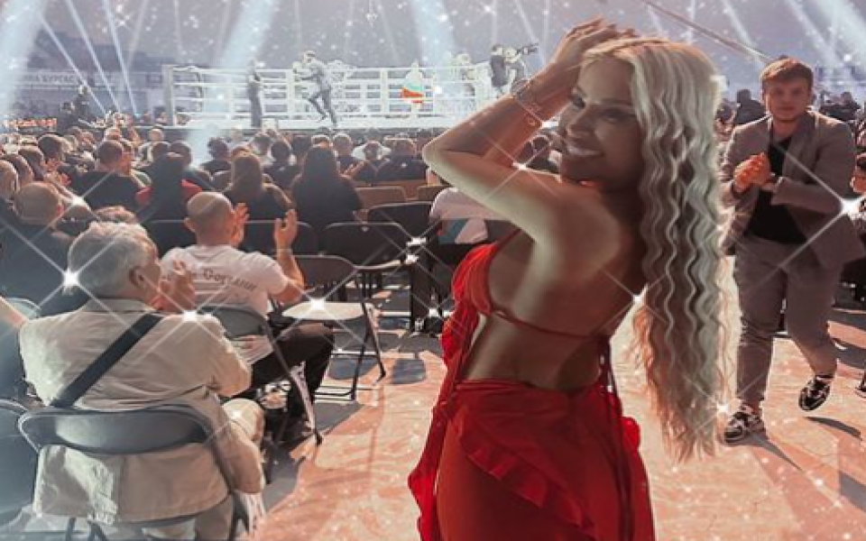 Красавицата сподели стори в Инстаграм, с което показа колко се