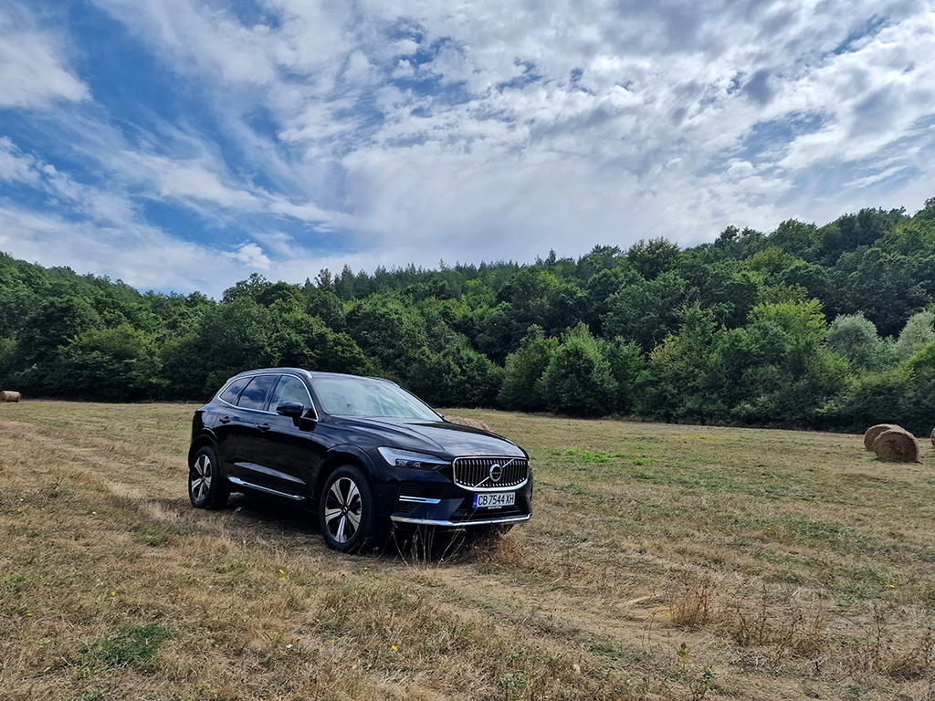 Плъг-ин хибридът е най-мощният модел на Volvo със своите 455 к.с., но по-важното е, че увеличената като капацитет батерия вече позволява пробег на ток до 78 км в града