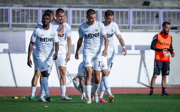 Зрелище във Велико Търново: Хебър удари Етър в мач със седем гола и червен картон